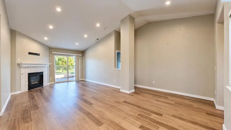 1302 N Montana Street, Richland Kennewick, WA 99301 - #3