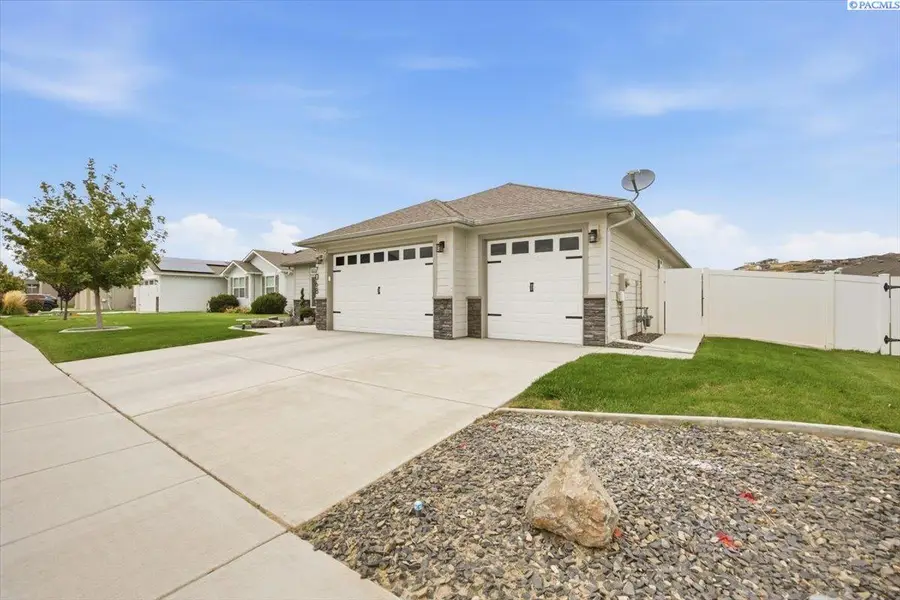 7068 W 31st Pl, Kennewick, WA 99338 - #2