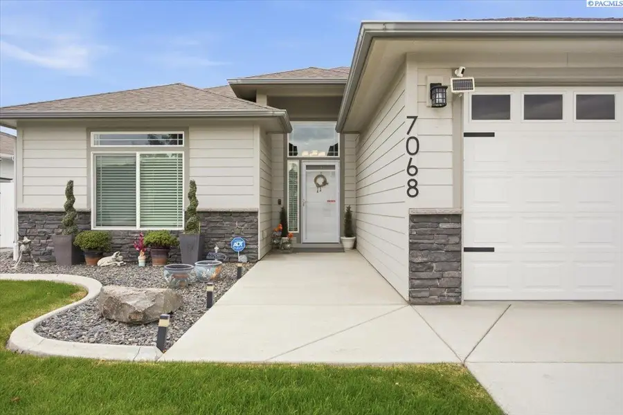 7068 W 31st Pl, Kennewick, WA 99338 - #3