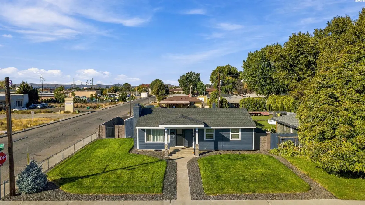 1704 N 22nd Ave, Pasco, WA 99301 - #1