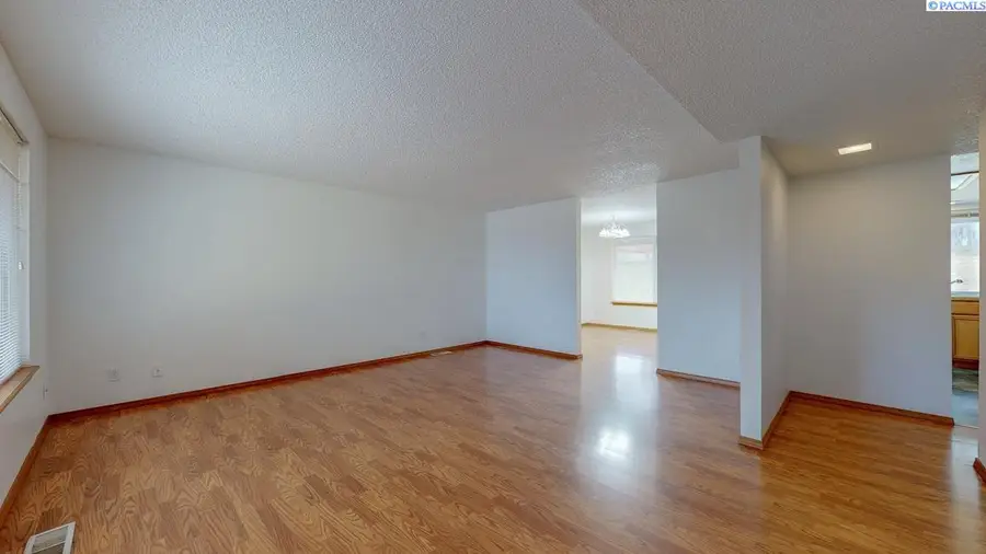 1013 W 14th Avenue, Kennewick, WA 99337 - #3