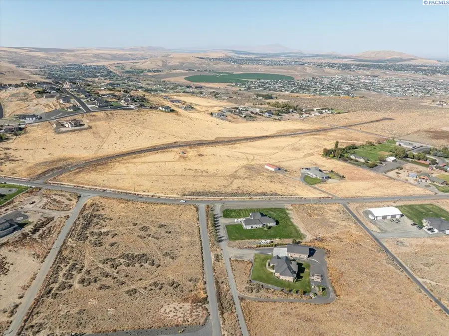32633 Mammoth Dr, Kennewick, WA 99338 - #2