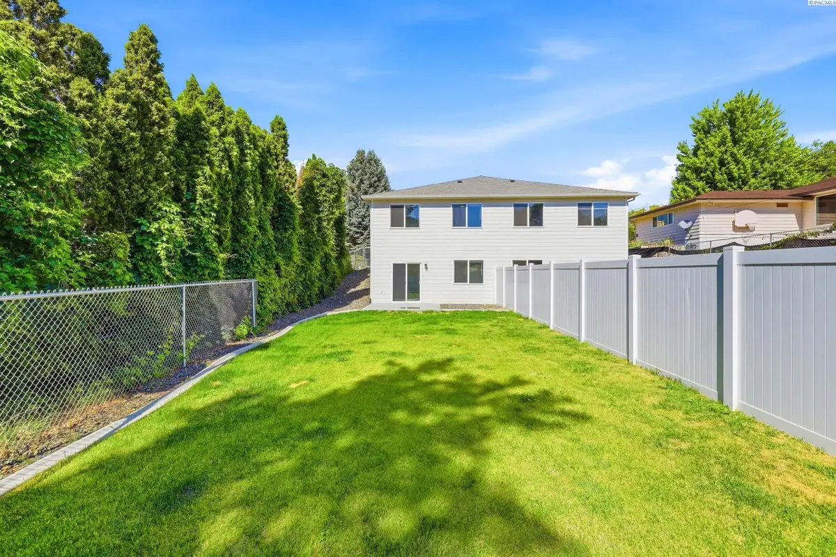 714 W 13th St, Benton City, WA 99320-9932 - #1