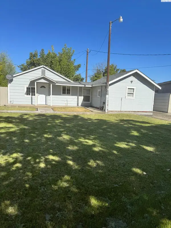 615 E Adams St., Grandview, WA 98930