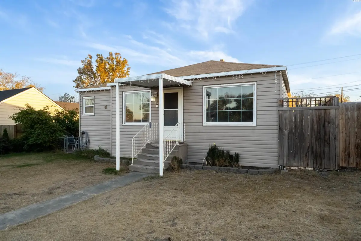 106 E 5th Ave, Kennewick, WA 99336 - #1