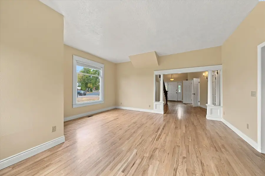 831 Guernsey St, Prosser, WA 99350 - #3