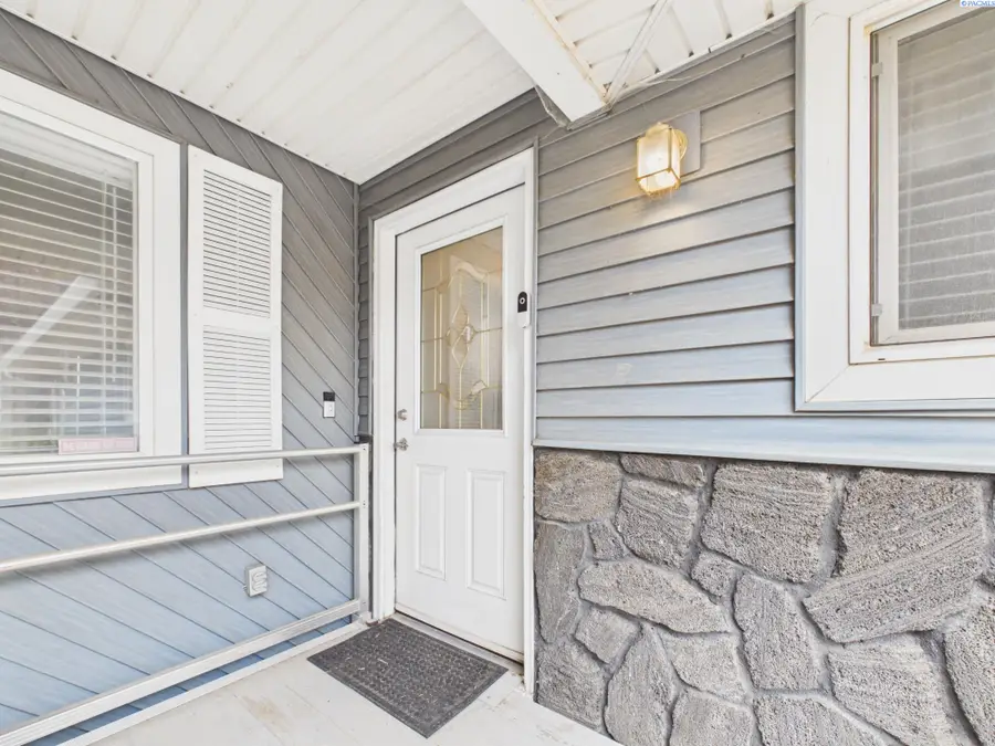 1208 W 16th Pl, Kennewick, WA 99337 - #3