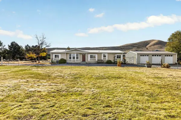 42605 E Red Mountain Road, Benton City, WA 99320