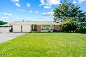 4206 Snowmountain Rd, Yakima, WA 98908