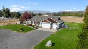 245 El Rio Dr, Yakima, WA 98908