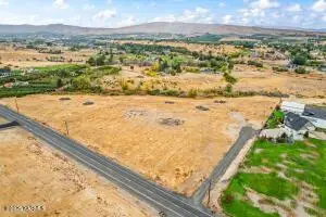 13205 Douglas Rd, Yakima, WA 98908 - Image #2