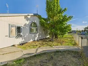 709 S Satus Ave, Wapato, WA 98951