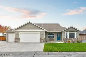 8602 W Arlington St, Yakima, WA 98908