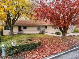 6406 Englewood Ave, Yakima, WA 98908