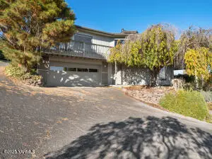 416 N 4th St, Selah, WA 98942 - Image #3