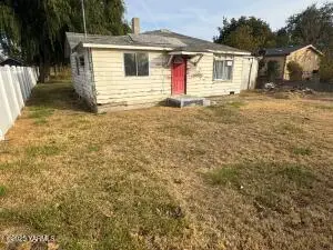 512 N 4th St, Sunnyside, WA 98944