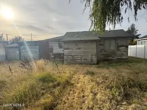 512 N 4th St, Sunnyside, WA 98944 - Image #3