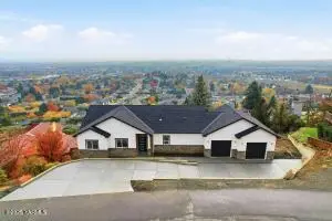 7920 Englewood Crest Dr, Yakima, WA 98908