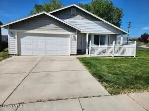 207 Clemans Ave, Moxee, WA 98936 - Image #1