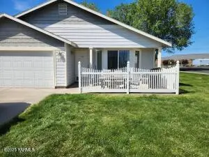207 Clemans Ave, Moxee, WA 98936 - Image #2