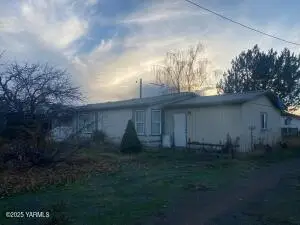 6263 Ashue Rd, Wapato, WA 98951 - Image #3