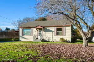 204 N 32nd Ave, Yakima, WA 98902