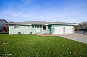 1403 W Cherry Ave, Selah, WA 98942