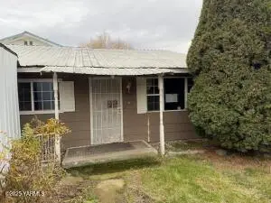 314 Liberty Ave, Granger, WA 98932