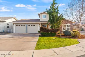 705 Kachess Ln, Zillah, WA 98953