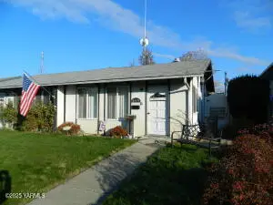 611 1/2 S 15th Ave, Yakima, WA 98902