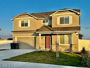 519 Lacoursiere St, Moxee, WA 98936