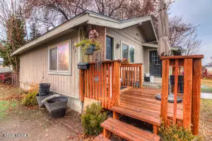 423 E Wine Country Rd, Grandview, WA 98930 - Image #2