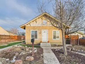 1112 S 9th St, Sunnyside, WA 98944