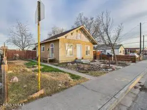 1112 S 9th St, Sunnyside, WA 98944 - Image #3