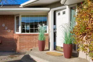 620 Country Club Dr, Yakima, WA 98901