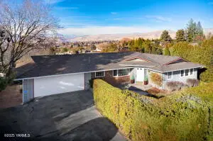 620 Country Club Dr, Yakima, WA 98901 - Image #3