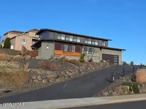 8301 Viewcrest Way, Yakima, WA 98908 - Image #1
