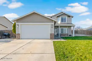 206 S Zeus St, Moxee, WA 98936