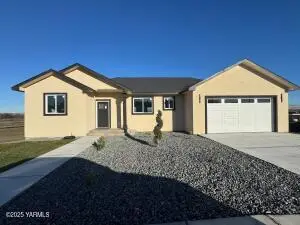 321 Olivia St, Sunnyside, WA 98944