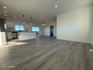 321 Olivia St, Sunnyside, WA 98944 - Image #2