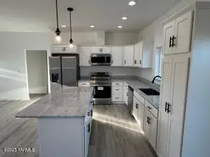 321 Olivia St, Sunnyside, WA 98944 - Image #3