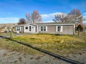 460 Mcpherson Ln, Selah, WA 98942 - Image #2