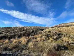 NKA Somerset Dr, Yakima, WA 98901