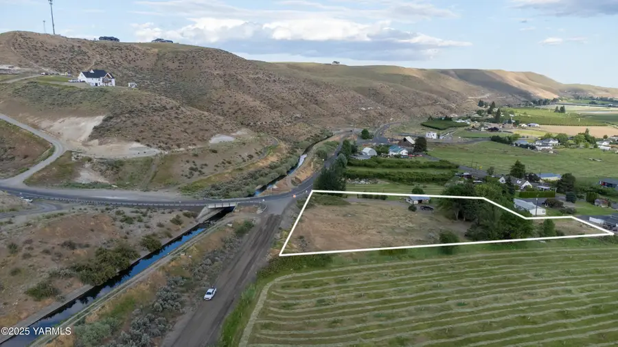 9031/9033 Old Naches Hwy, Naches, WA 98937 - #2