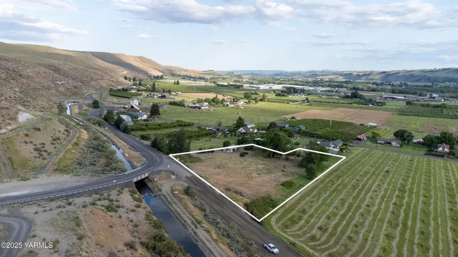9031/9033 Old Naches Hwy, Naches, WA 98937 - #3