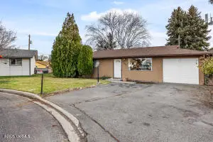 3704 Parkway Pl, Yakima, WA 98902