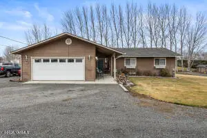 123 Pleasantview Dr, Selah, WA 98942