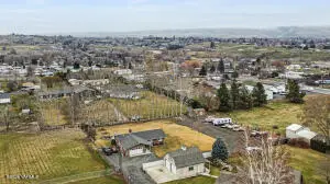 123 Pleasantview Dr, Selah, WA 98942 - Image #2