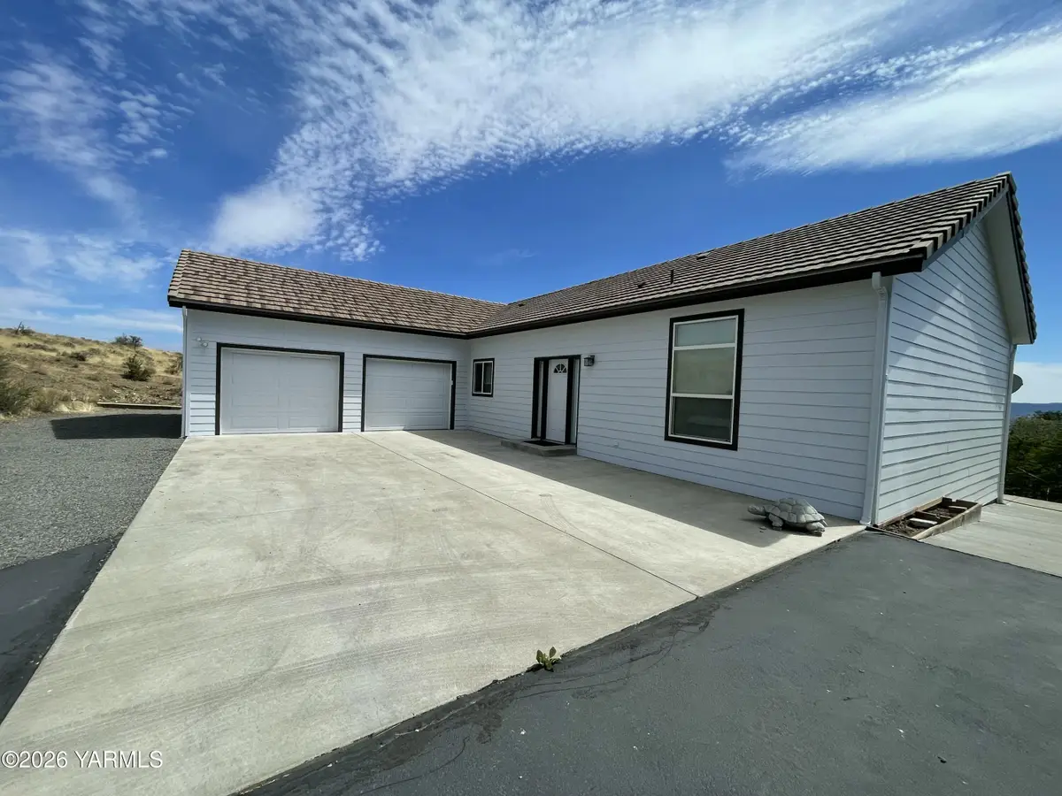 8907 Scenic Dr, Yakima, WA 98908 - #1