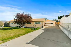 708 Daugherty Pl, Selah, WA 98942